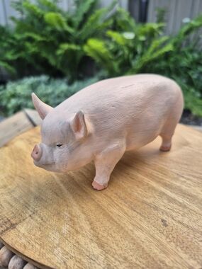 Vintage Hand-Cast Plaster Chalkware Pig Figurine - Realistic Pink Farmhouse Deco